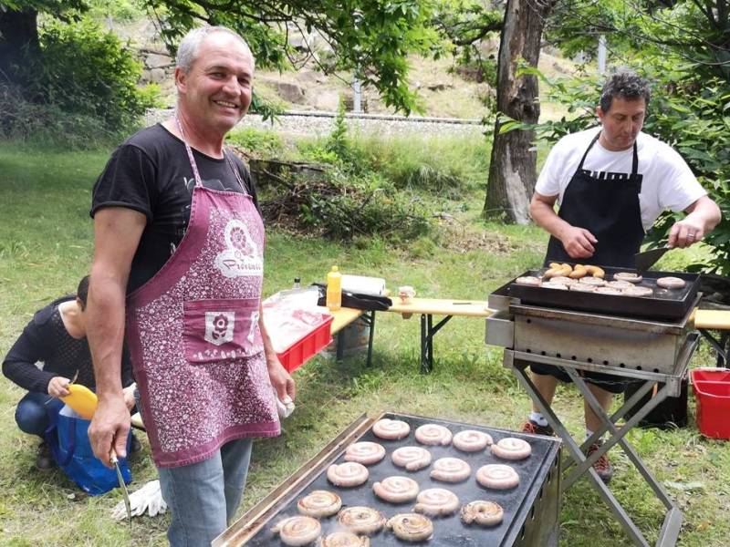 Michele e Mirko, addetti alla griglia