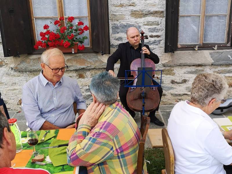 Prima del pranzo, un breve aperitivo musicale