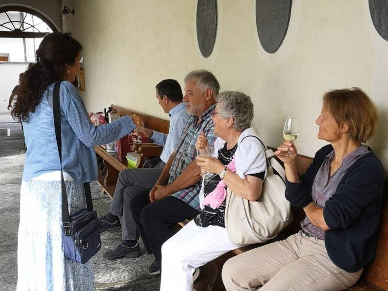 In attesa del pranzo, gustando l'aperitivo