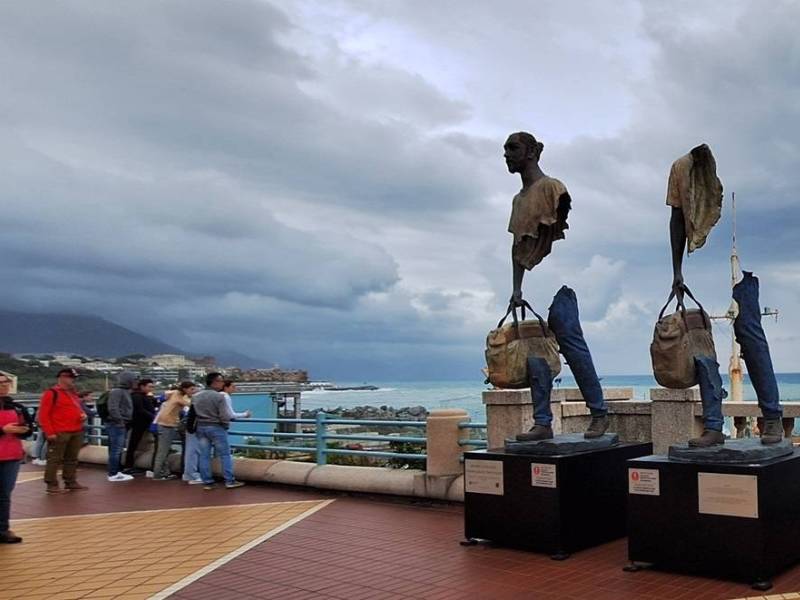 Passeggiata, tra vento e pioggia, fino a Boccadasse