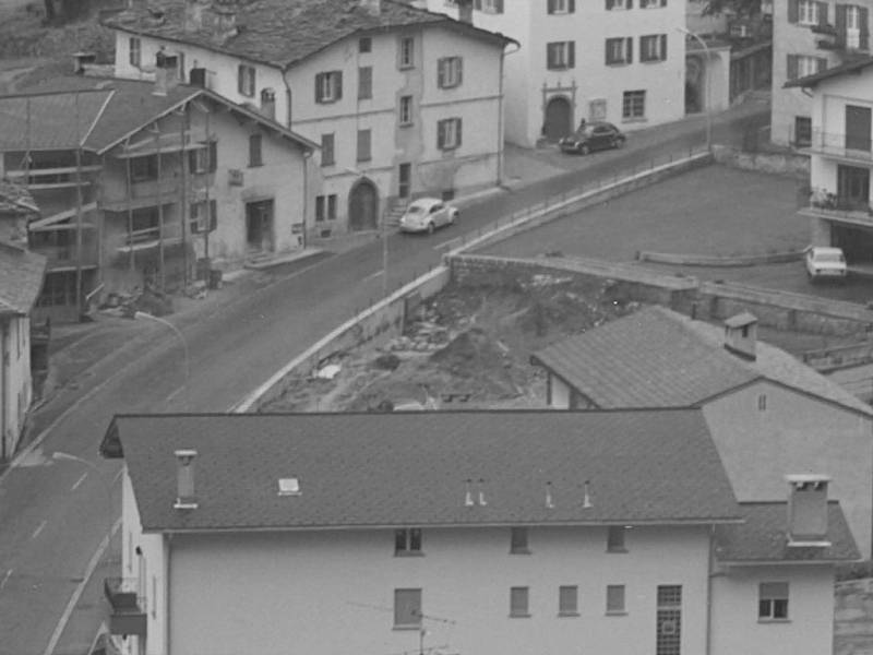 L'area dello scavo, accanto alla strada principale