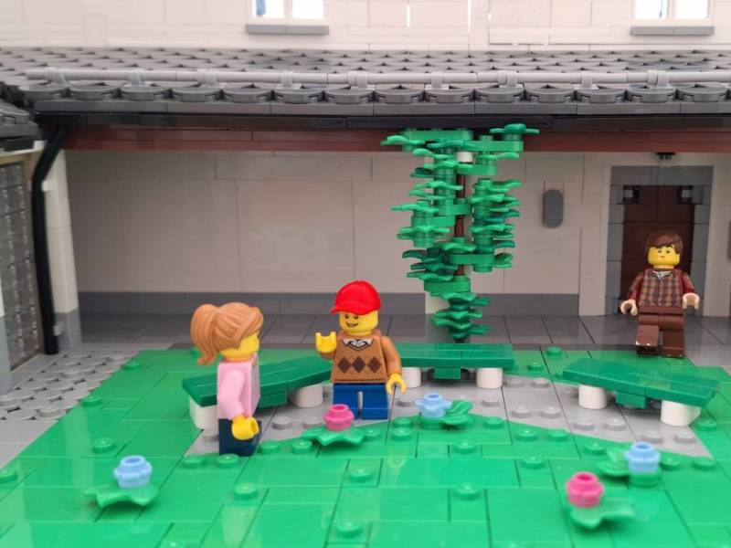 Nel giardino accanto alla chiesa