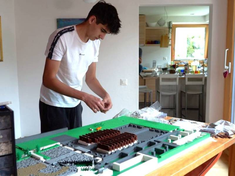2025.10.0420LEGO2001_original