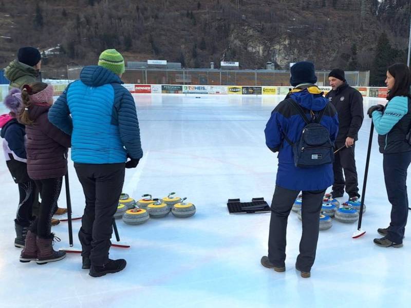 Luca Compagnoni istruisce il gruppo