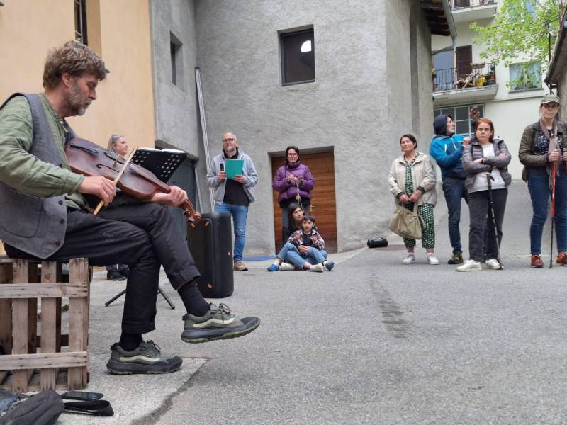 Il Canto degli alberi - Thomas Rohrer suona la 