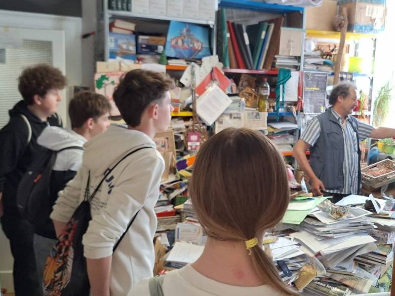 Como Rebbio - Nell'ufficio di don Giusto